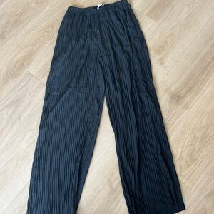 Aritzia Babaton Black Pleated Wide-Leg Pants